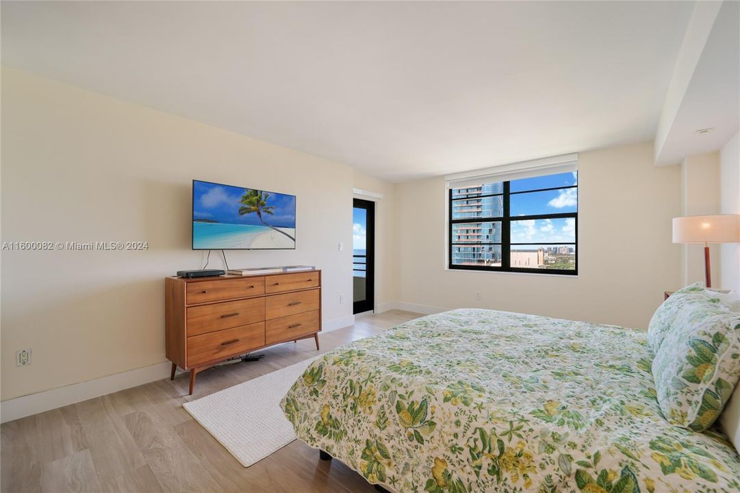 Recently Sold: $1,150,000 (2 beds, 2 baths, 1460 Square Feet)