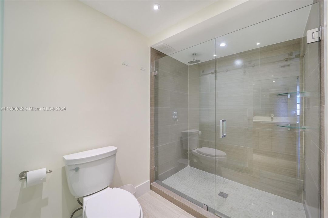 Recently Sold: $1,150,000 (2 beds, 2 baths, 1460 Square Feet)