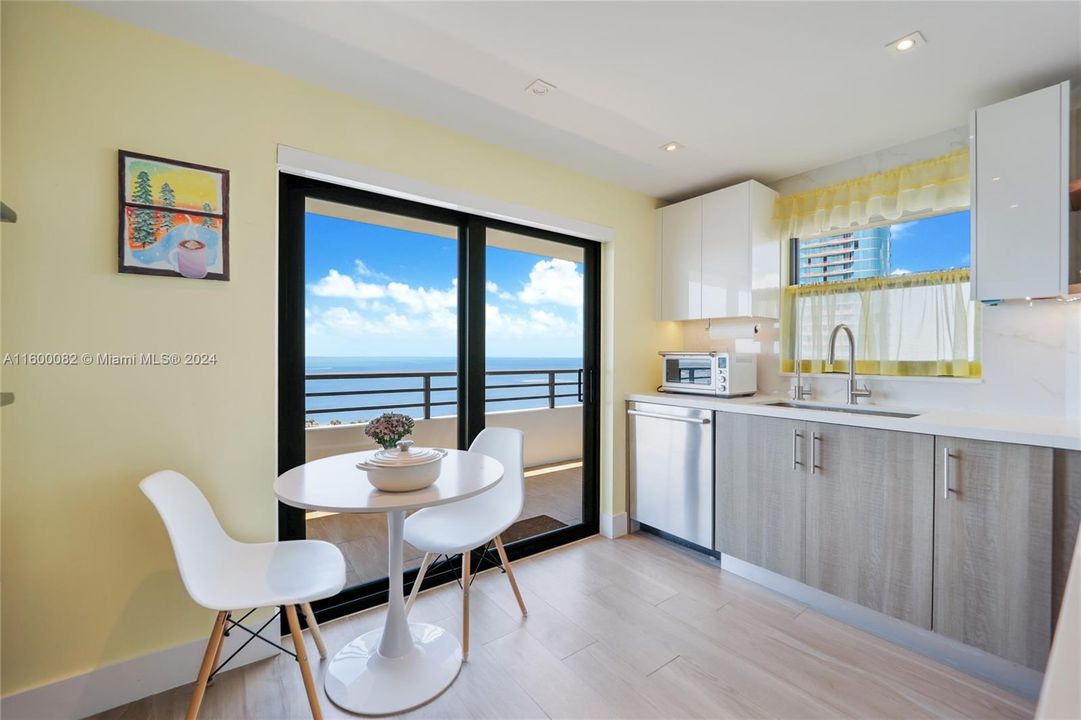 Recently Sold: $1,150,000 (2 beds, 2 baths, 1460 Square Feet)