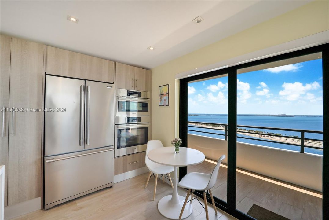 Recently Sold: $1,150,000 (2 beds, 2 baths, 1460 Square Feet)