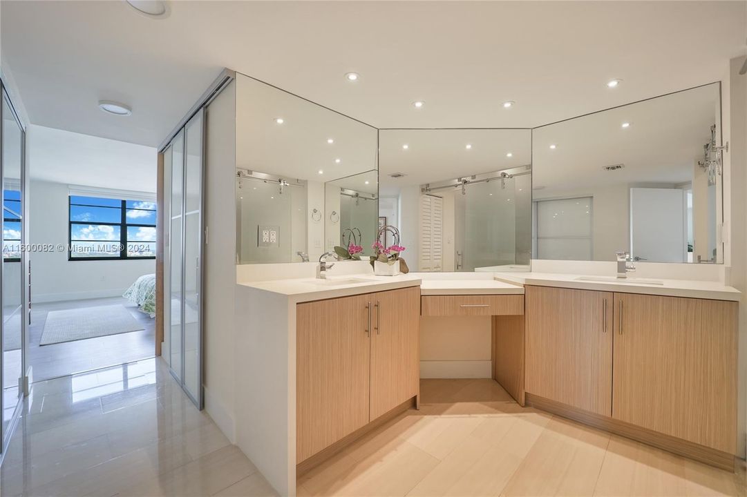 Recently Sold: $1,150,000 (2 beds, 2 baths, 1460 Square Feet)