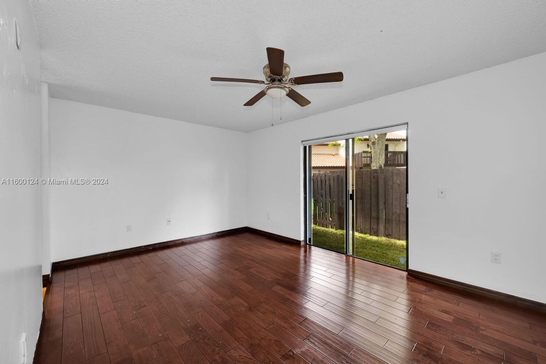 For Sale: $359,000 (2 beds, 1 baths, 1010 Square Feet)