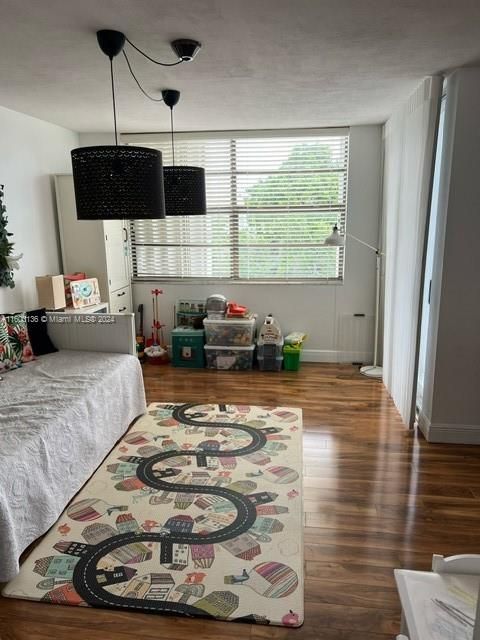 For Rent: $4,800 (2 beds, 2 baths, 1370 Square Feet)