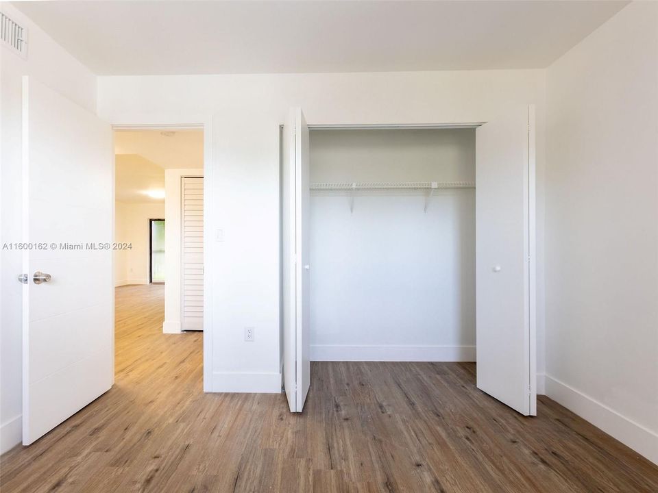 Active With Contract: $2,250 (2 beds, 2 baths, 986 Square Feet)