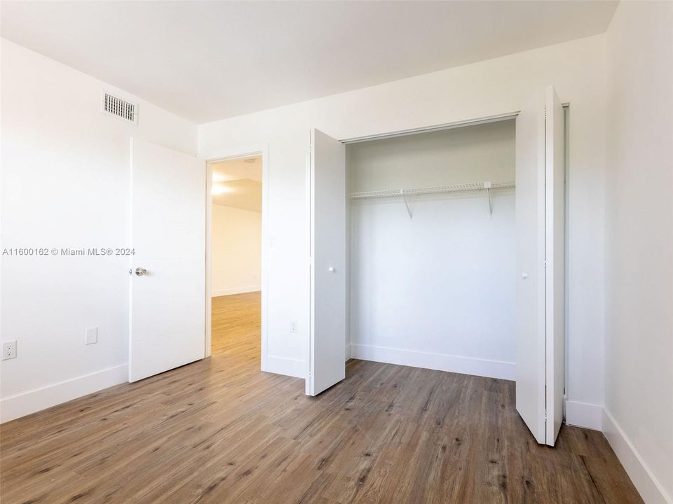 Active With Contract: $2,250 (2 beds, 2 baths, 986 Square Feet)