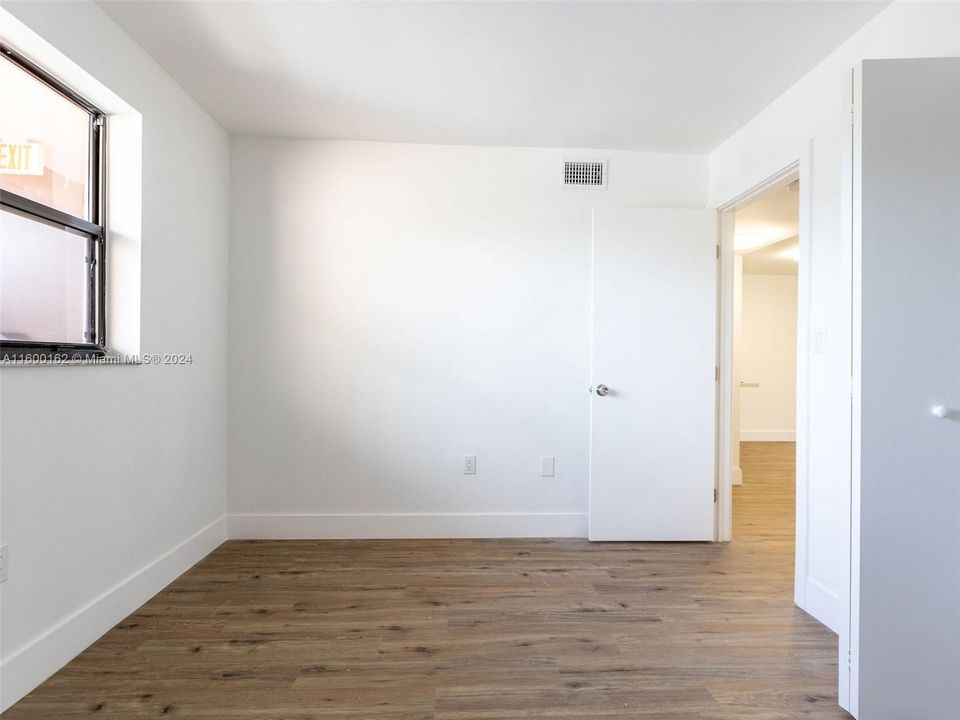 Active With Contract: $2,250 (2 beds, 2 baths, 986 Square Feet)