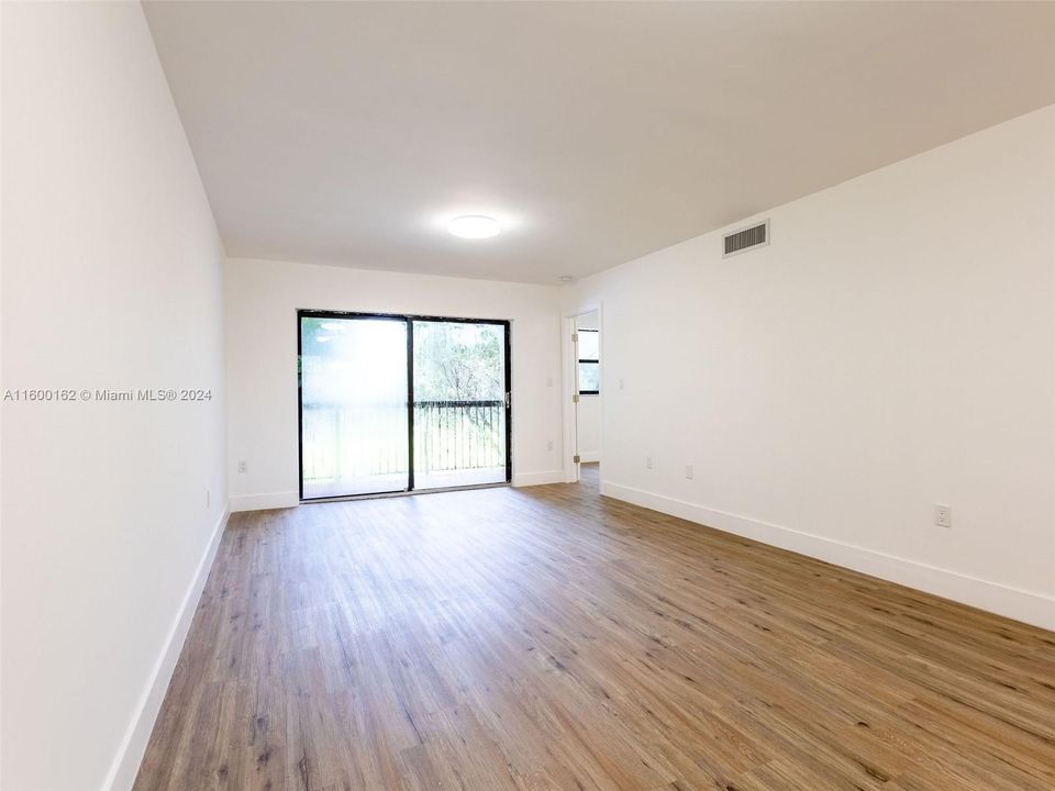 Active With Contract: $2,250 (2 beds, 2 baths, 986 Square Feet)