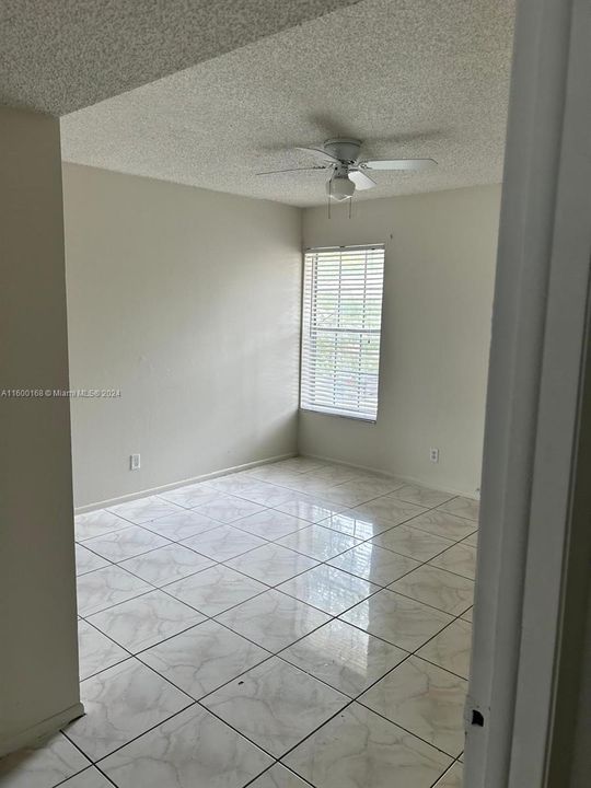 Active With Contract: $1,800 (2 beds, 2 baths, 873 Square Feet)