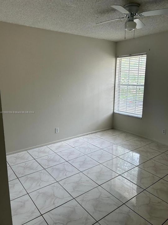 Active With Contract: $1,800 (2 beds, 2 baths, 873 Square Feet)