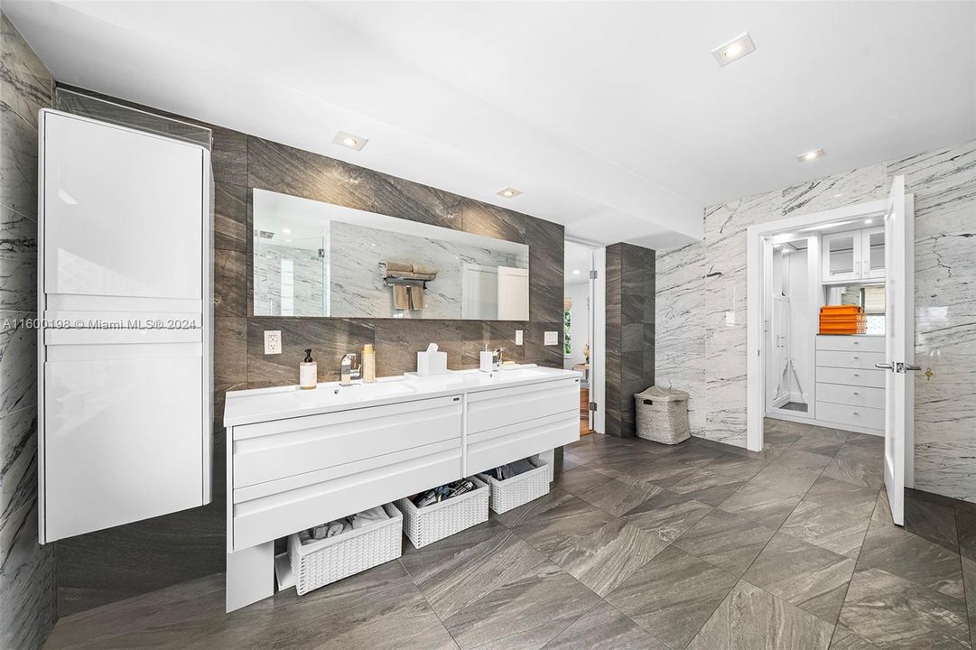 Active With Contract: $3,395,000 (4 beds, 3 baths, 3722 Square Feet)