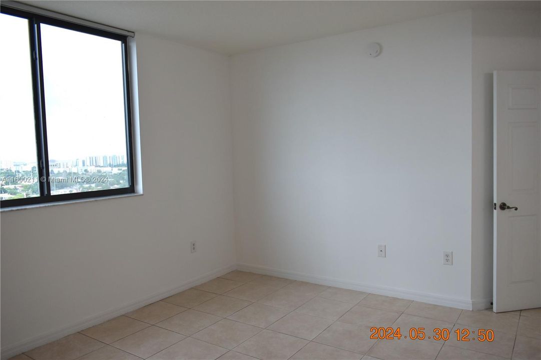 Active With Contract: $3,100 (3 beds, 2 baths, 1270 Square Feet)