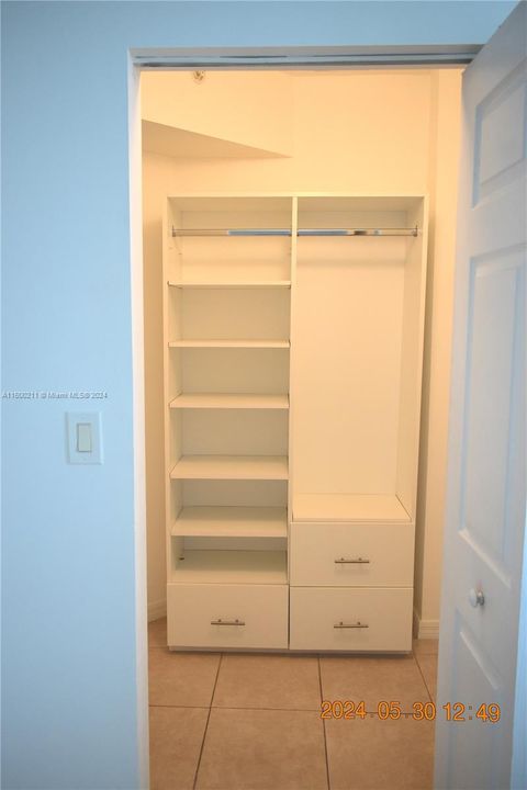 2nd bedroom - walking closet