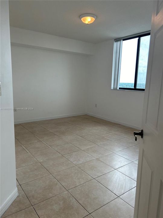 Active With Contract: $3,100 (3 beds, 2 baths, 1270 Square Feet)