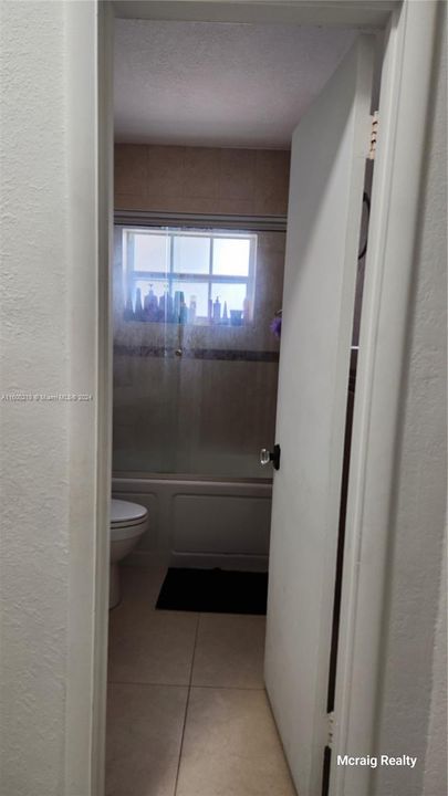 Active With Contract: $2,650 (2 beds, 1 baths, 1688 Square Feet)