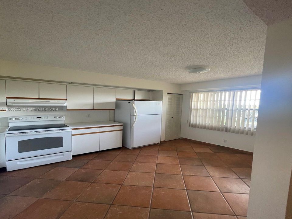 For Sale: $275,000 (2 beds, 2 baths, 1192 Square Feet)