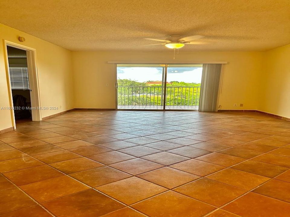 For Sale: $275,000 (2 beds, 2 baths, 1192 Square Feet)