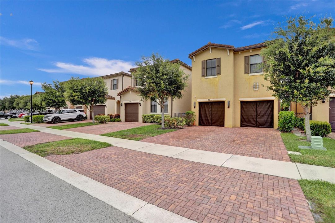 For Sale: $620,000 (4 beds, 2 baths, 1918 Square Feet)