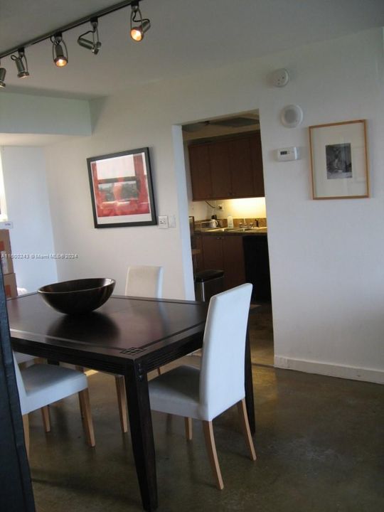 For Sale: $445,000 (2 beds, 1 baths, 915 Square Feet)