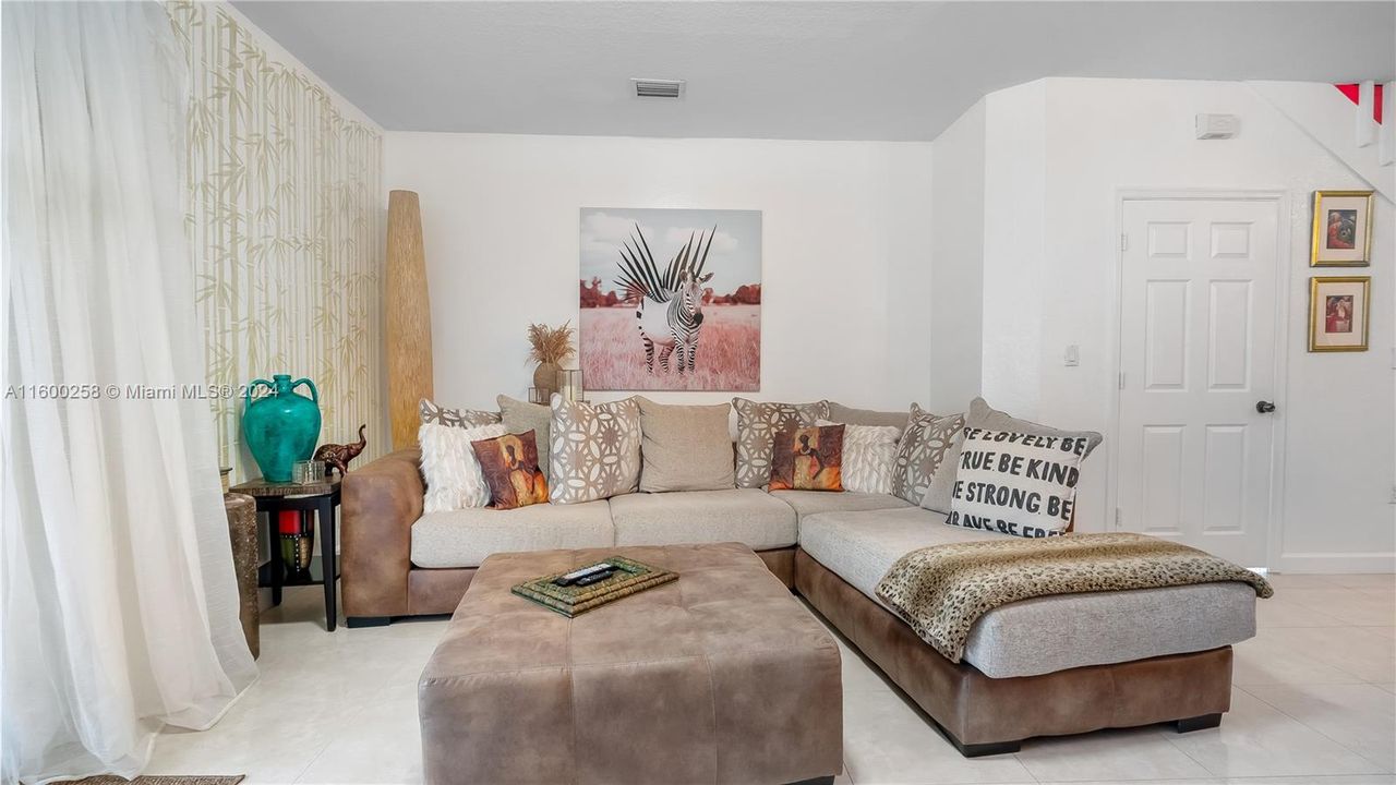 Active With Contract: $385,000 (2 beds, 2 baths, 1428 Square Feet)