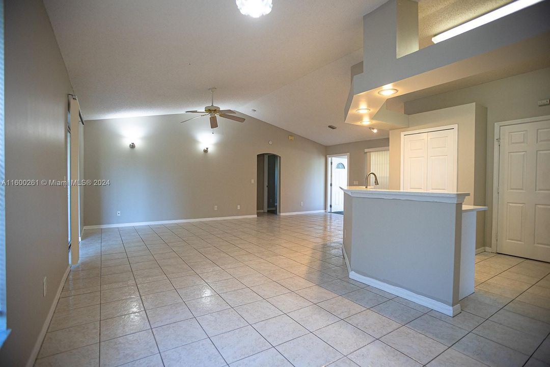 For Sale: $399,900 (3 beds, 2 baths, 1611 Square Feet)