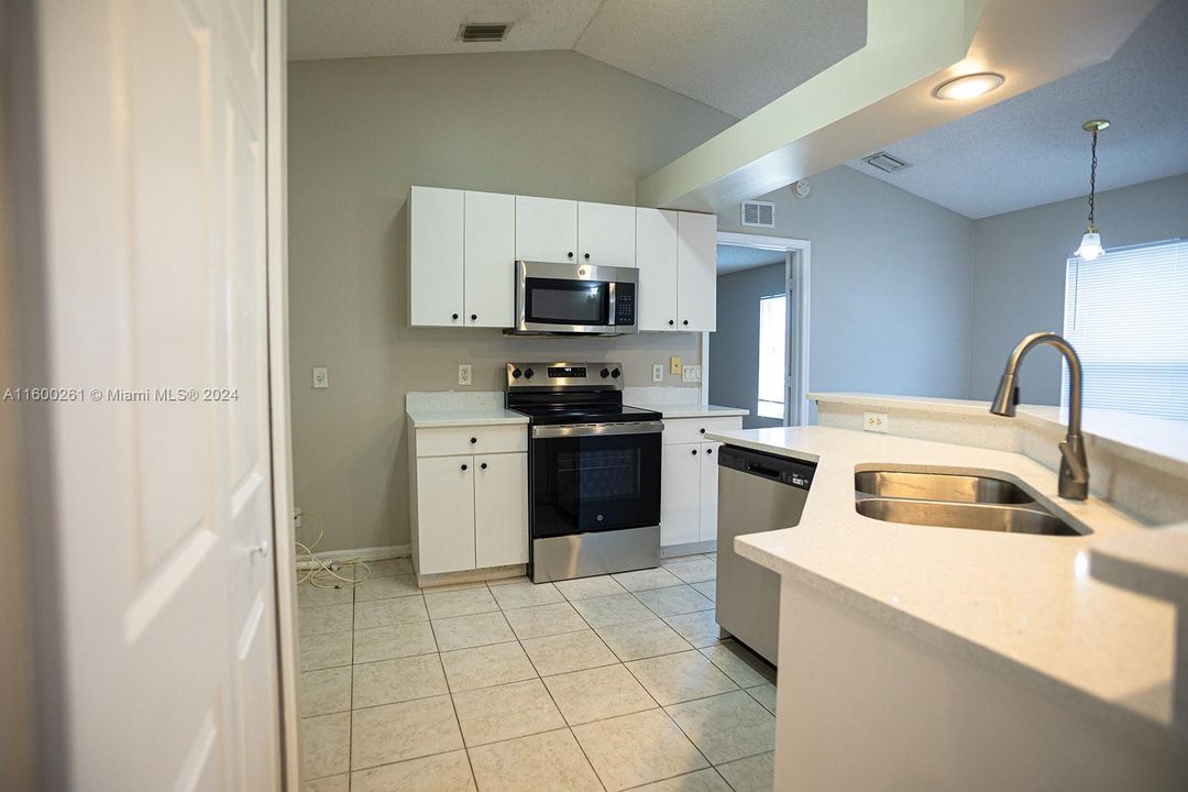 For Sale: $399,900 (3 beds, 2 baths, 1611 Square Feet)