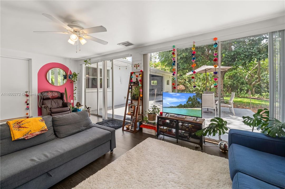 Recently Sold: $684,000 (3 beds, 2 baths, 1864 Square Feet)