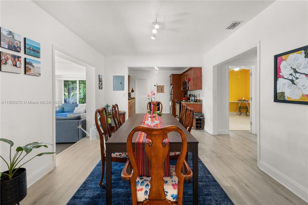 Recently Sold: $684,000 (3 beds, 2 baths, 1864 Square Feet)