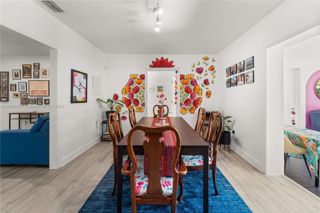 Recently Sold: $684,000 (3 beds, 2 baths, 1864 Square Feet)