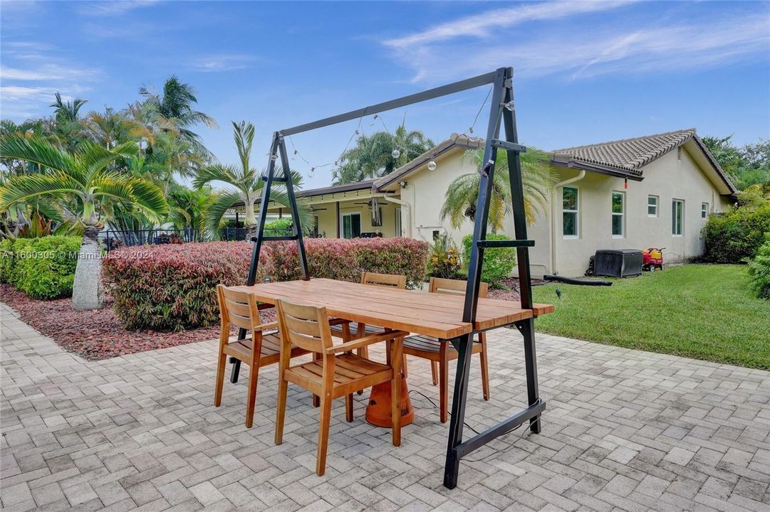 Recently Sold: $699,000 (3 beds, 2 baths, 1754 Square Feet)