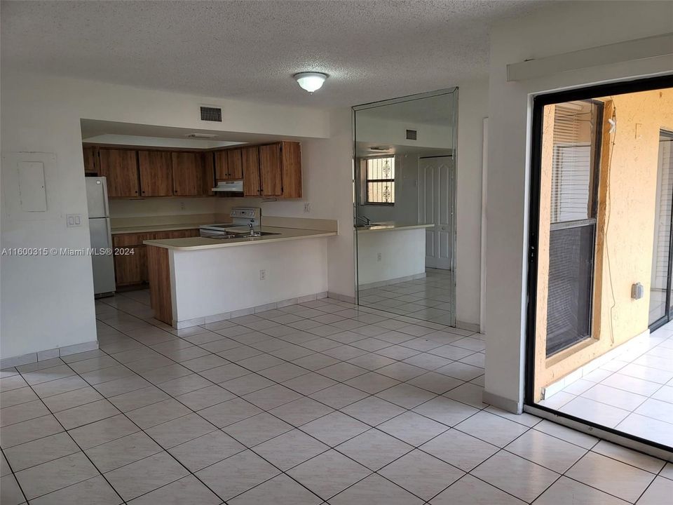 For Rent: $2,800 (3 beds, 2 baths, 1215 Square Feet)