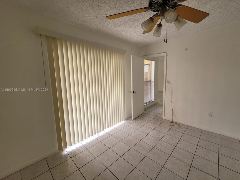 For Rent: $2,800 (3 beds, 2 baths, 1215 Square Feet)