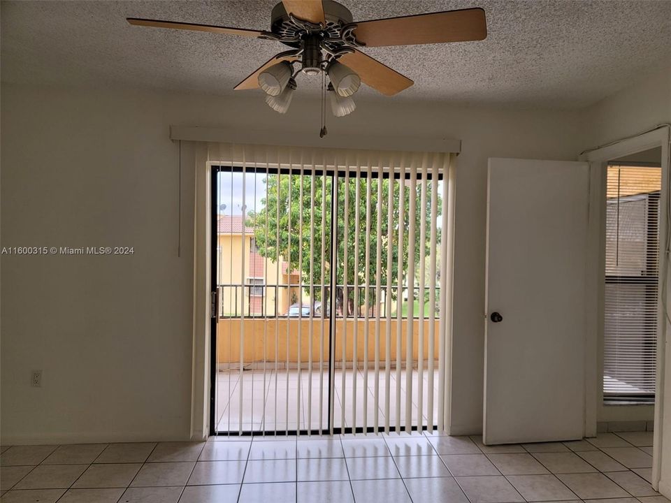 For Rent: $2,800 (3 beds, 2 baths, 1215 Square Feet)