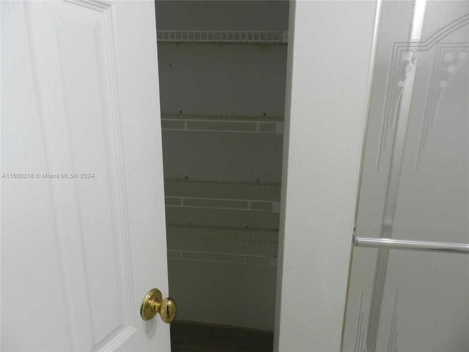 For Rent: $1,700 (1 beds, 1 baths, 695 Square Feet)