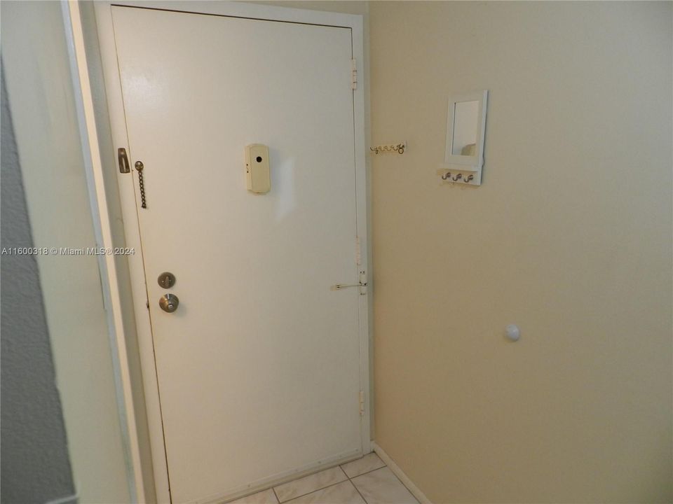 For Rent: $1,700 (1 beds, 1 baths, 695 Square Feet)