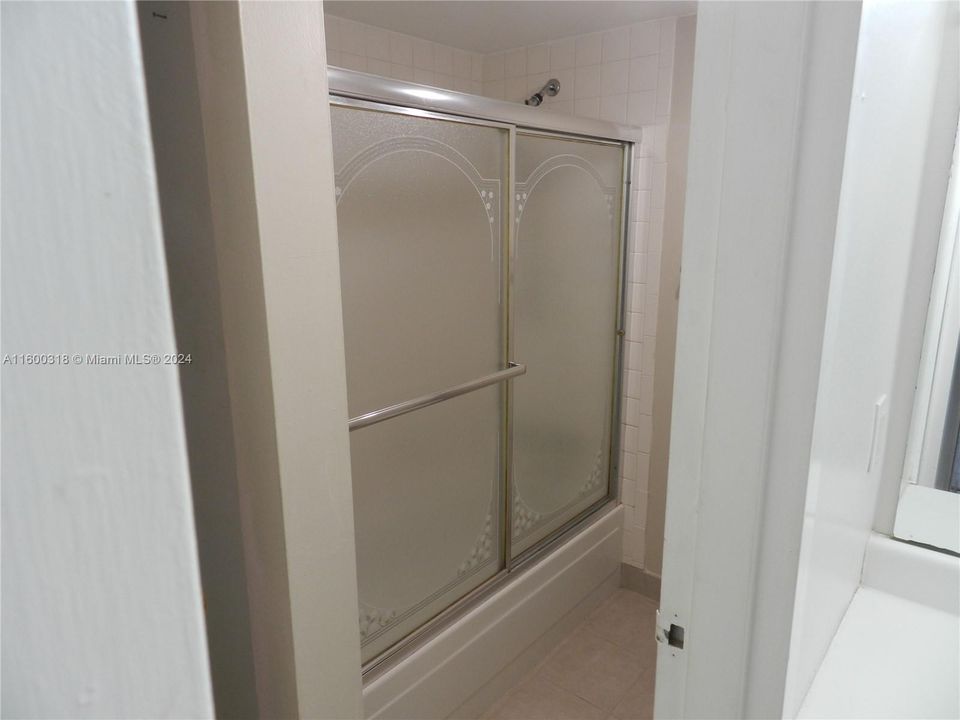 For Rent: $1,700 (1 beds, 1 baths, 695 Square Feet)