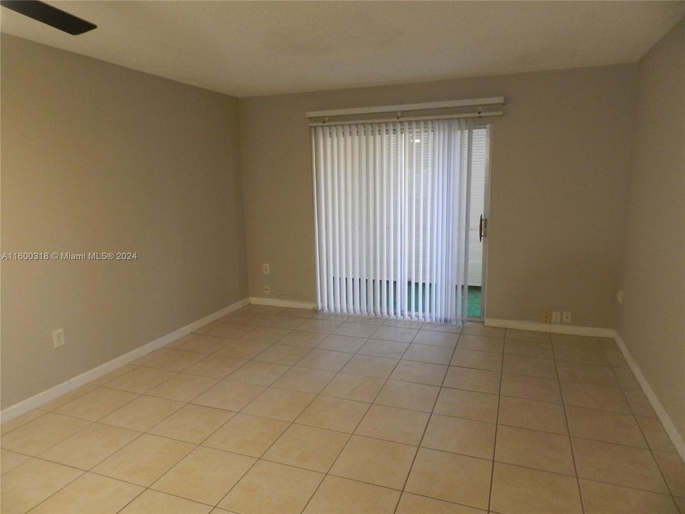 For Rent: $1,700 (1 beds, 1 baths, 695 Square Feet)