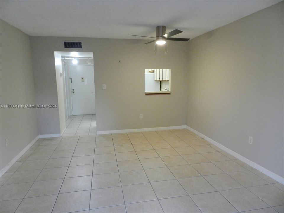 For Rent: $1,700 (1 beds, 1 baths, 695 Square Feet)