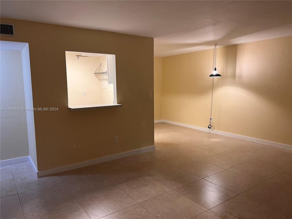 For Rent: $1,750 (1 beds, 1 baths, 765 Square Feet)