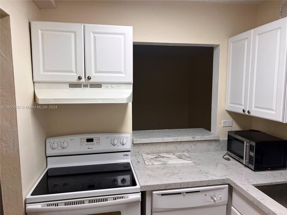 For Rent: $1,750 (1 beds, 1 baths, 765 Square Feet)