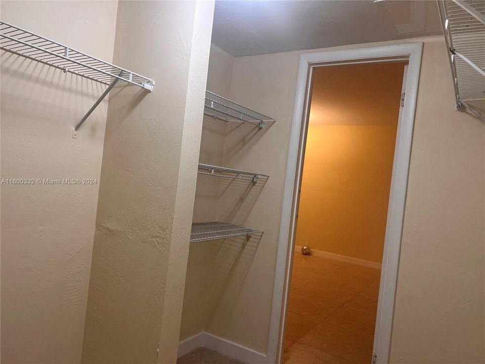For Rent: $1,750 (1 beds, 1 baths, 765 Square Feet)