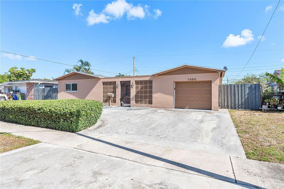 Recently Sold: $575,000 (3 beds, 2 baths, 1652 Square Feet)