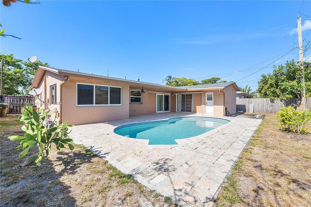 Recently Sold: $575,000 (3 beds, 2 baths, 1652 Square Feet)