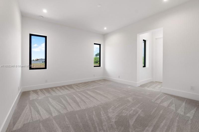 Recently Sold: $7,500,000 (7 beds, 7 baths, 8654 Square Feet)