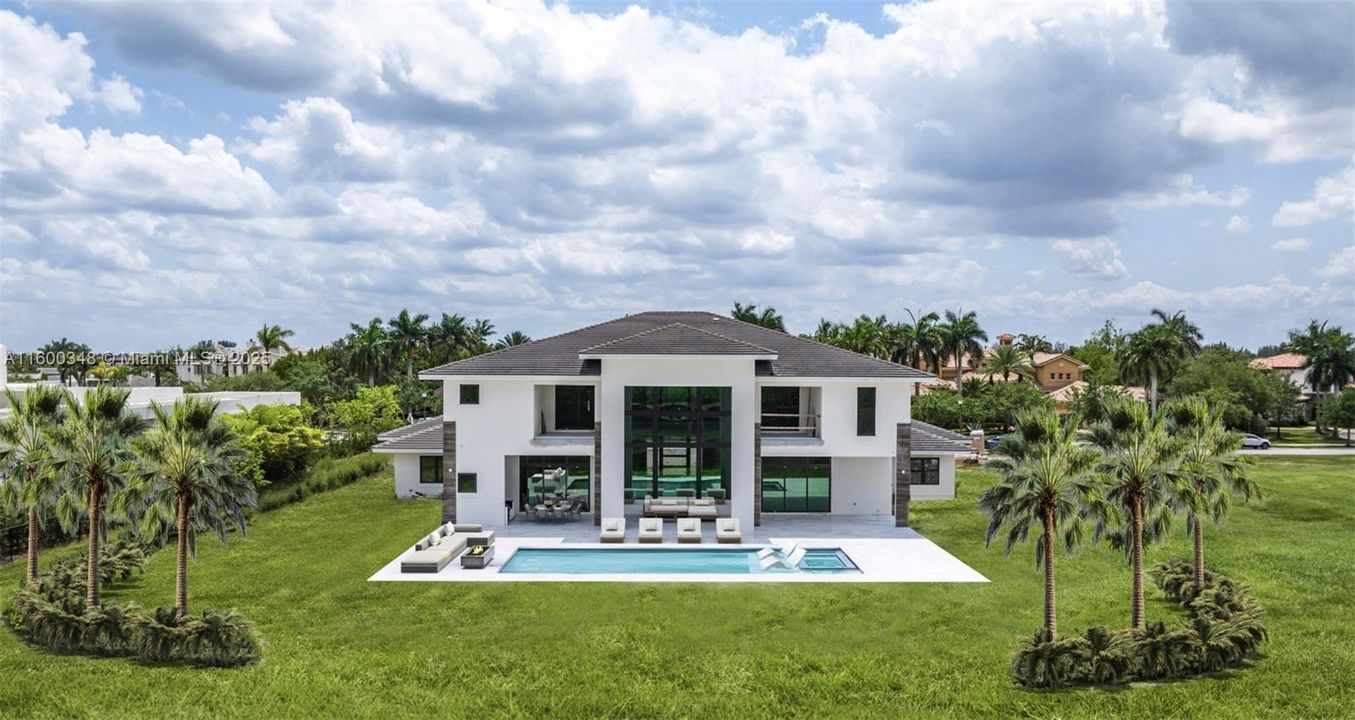 Recently Sold: $7,500,000 (7 beds, 7 baths, 8654 Square Feet)
