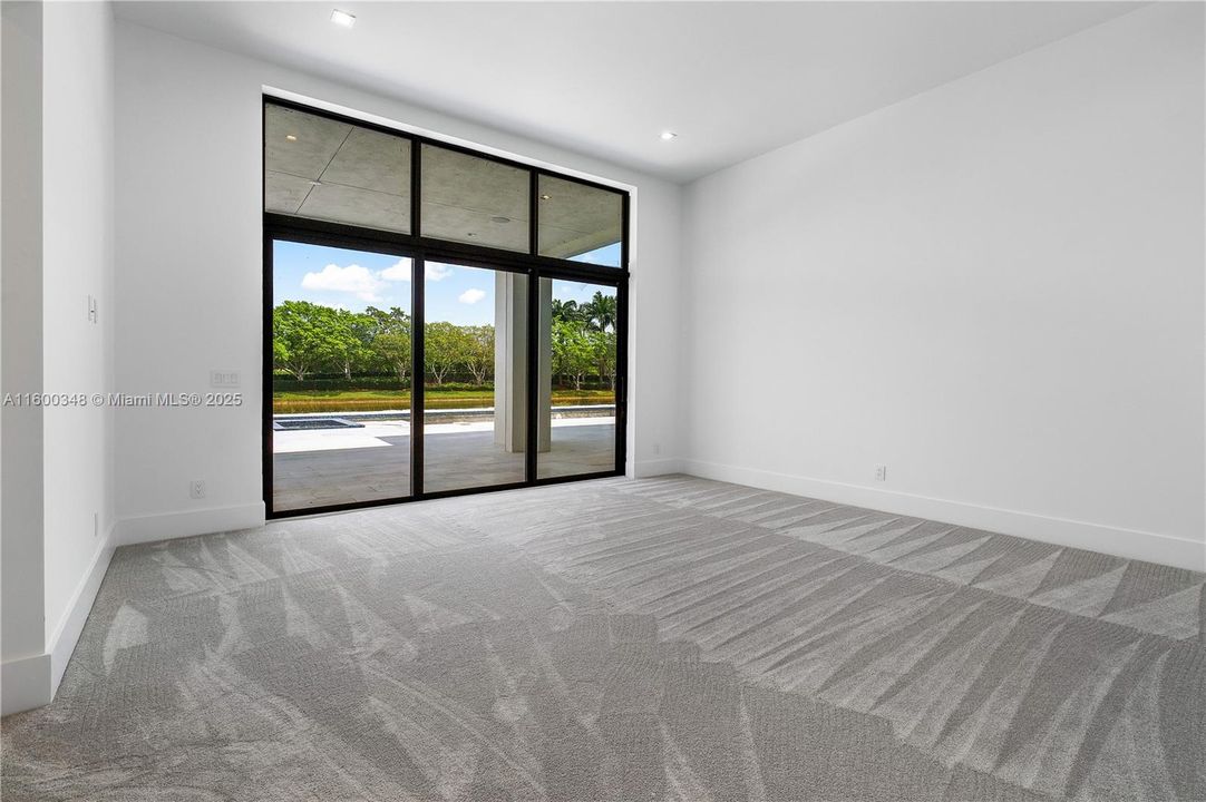 Recently Sold: $7,500,000 (7 beds, 7 baths, 8654 Square Feet)