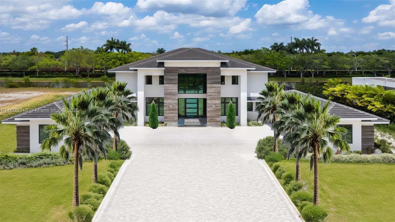 Recently Sold: $7,500,000 (7 beds, 7 baths, 8654 Square Feet)