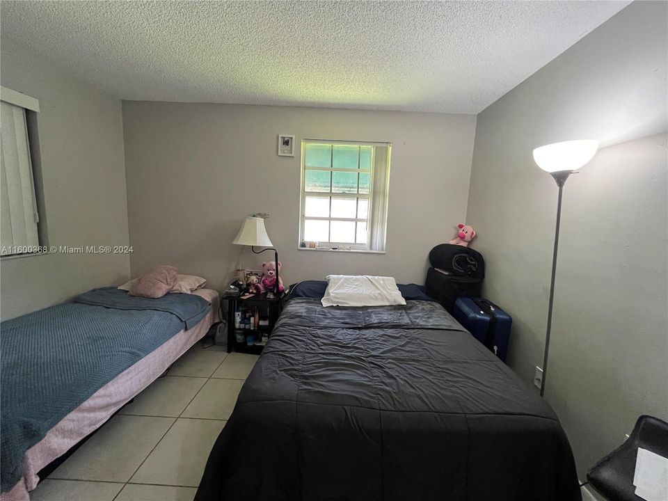 For Rent: $3,350 (3 beds, 2 baths, 1302 Square Feet)