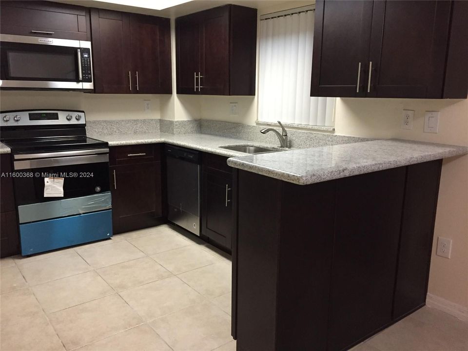 For Rent: $3,350 (3 beds, 2 baths, 1302 Square Feet)