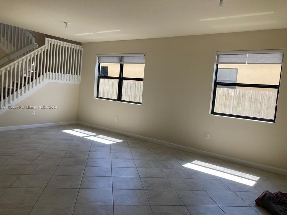 Active With Contract: $3,300 (3 beds, 2 baths, 3199 Square Feet)