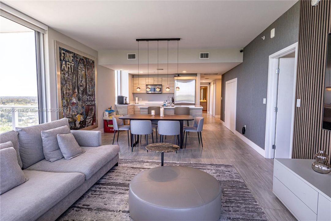 Active With Contract: $900,000 (3 beds, 3 baths, 1556 Square Feet)